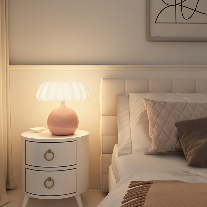 Cream Style Bedside Table Lamp - đánh giá và giá Mushroom Table Lamp
